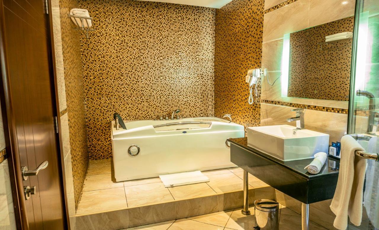 Seasons Hotel And Spa نامبولا المظهر الخارجي الصورة