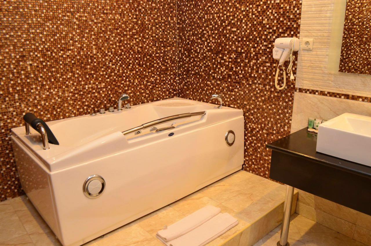 Seasons Hotel And Spa نامبولا المظهر الخارجي الصورة